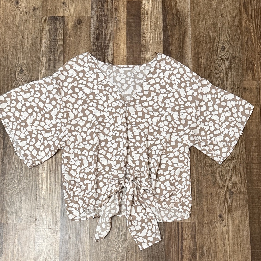 Source Unknown Beige and White Patterned Blouse